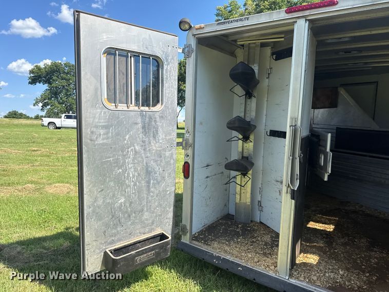 image for item ET6471 2006 Featherlite Inc. 8587 horse trailer