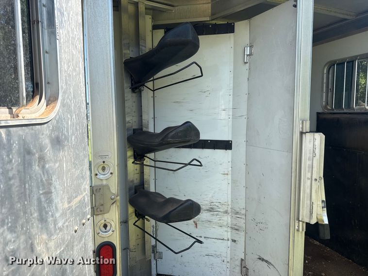 image for item ET6471 2006 Featherlite Inc. 8587 horse trailer