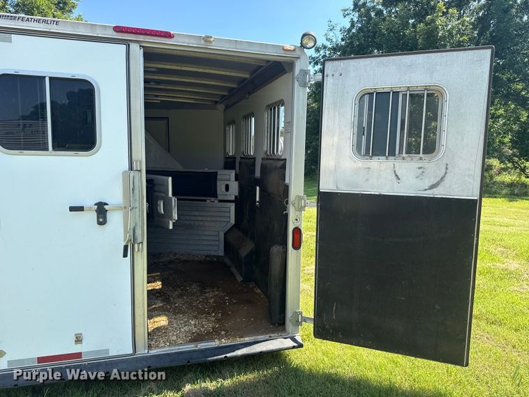 image for item ET6471 2006 Featherlite Inc. 8587 horse trailer