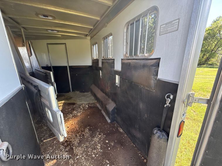 image for item ET6471 2006 Featherlite Inc. 8587 horse trailer