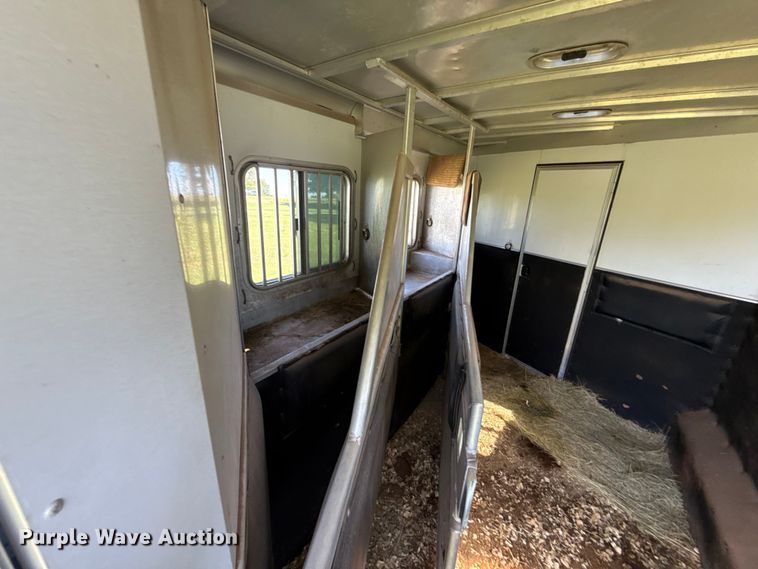 image for item ET6471 2006 Featherlite Inc. 8587 horse trailer