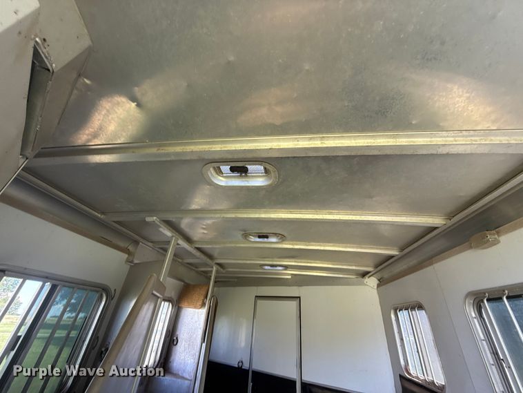 image for item ET6471 2006 Featherlite Inc. 8587 horse trailer
