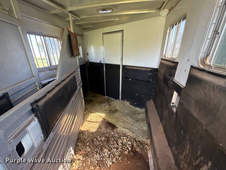 image for item ET6471 2006 Featherlite Inc. 8587 horse trailer