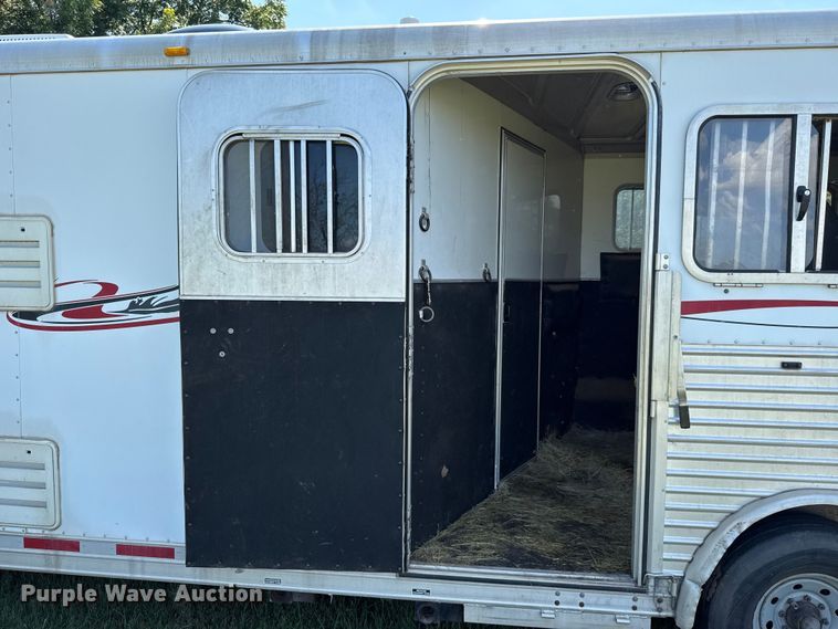 image for item ET6471 2006 Featherlite Inc. 8587 horse trailer