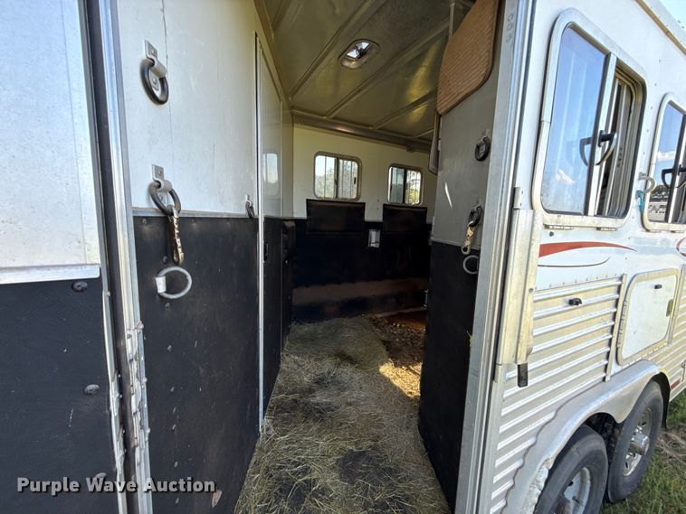 image for item ET6471 2006 Featherlite Inc. 8587 horse trailer