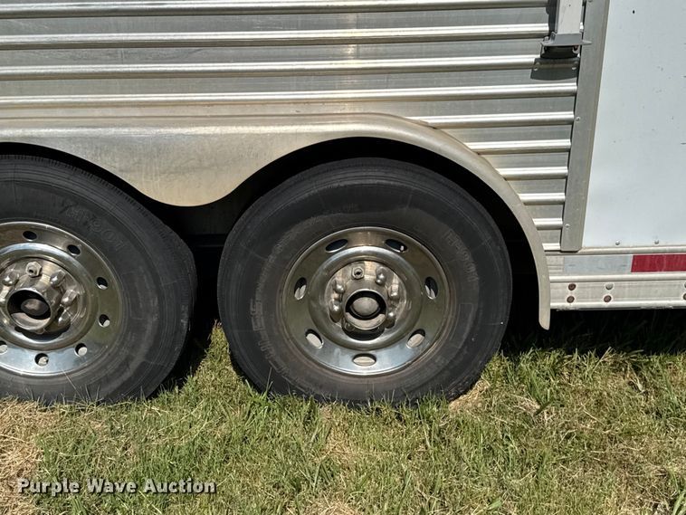 image for item ET6471 2006 Featherlite Inc. 8587 horse trailer