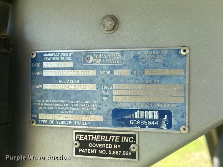 image for item ET6471 2006 Featherlite Inc. 8587 horse trailer