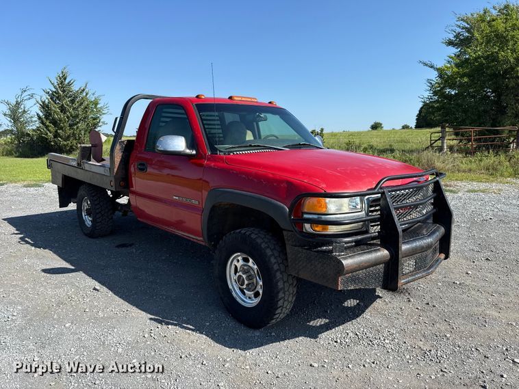 image for item ET6474 2002 GMC Sierra 2500HD bale bed pickup truck