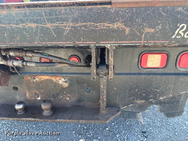 image for item ET6474 2002 GMC Sierra 2500HD bale bed pickup truck