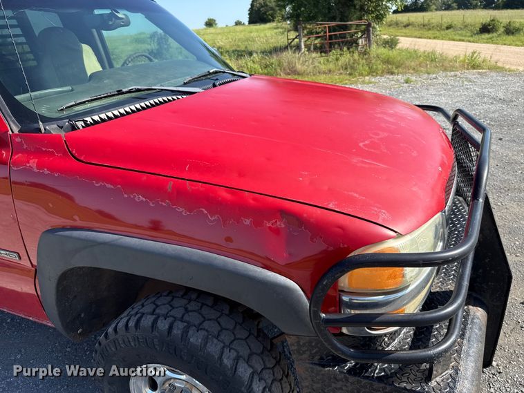image for item ET6474 2002 GMC Sierra 2500HD bale bed pickup truck