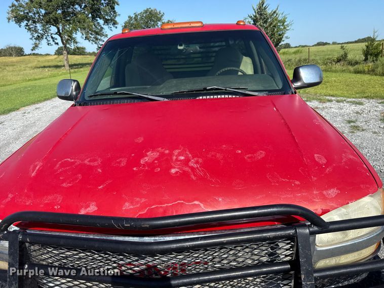 image for item ET6474 2002 GMC Sierra 2500HD bale bed pickup truck