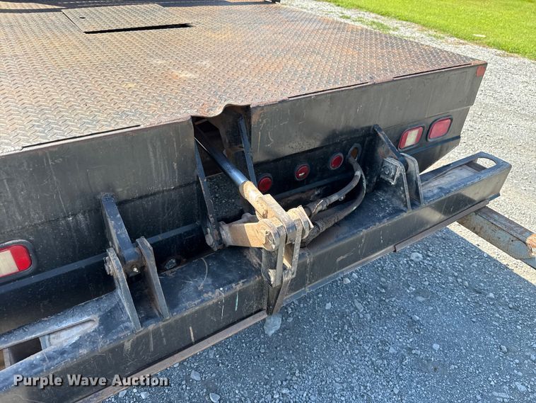 image for item ET6474 2002 GMC Sierra 2500HD bale bed pickup truck
