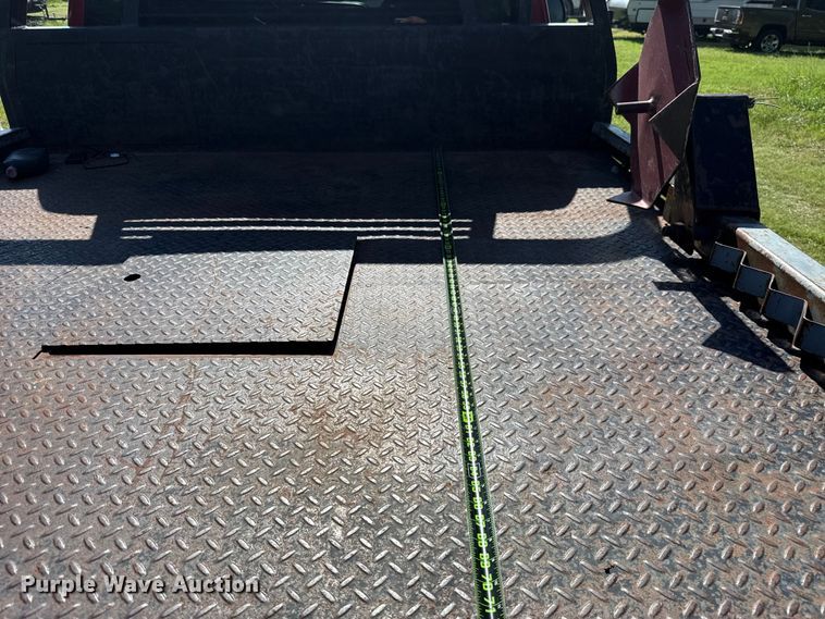 image for item ET6474 2002 GMC Sierra 2500HD bale bed pickup truck