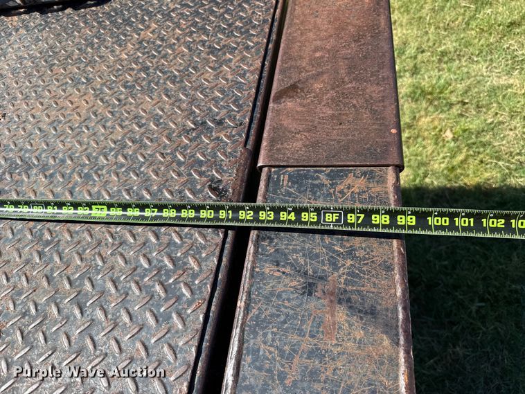 image for item ET6474 2002 GMC Sierra 2500HD bale bed pickup truck