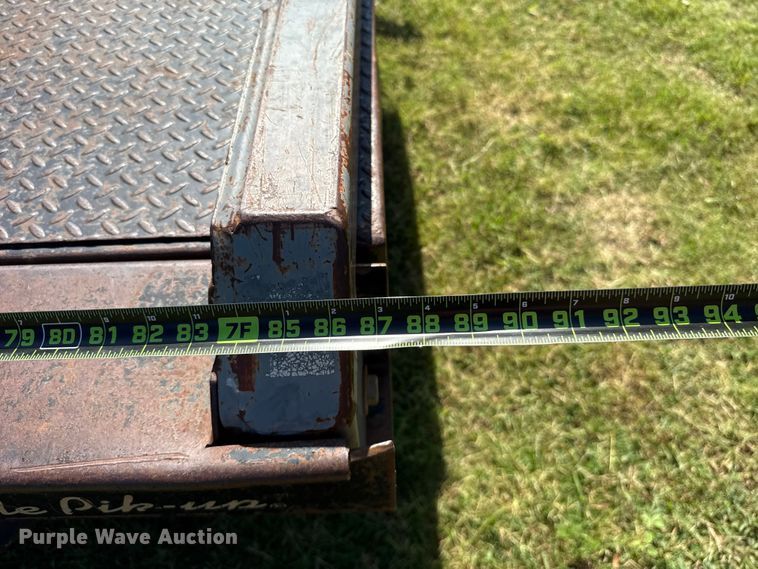 image for item ET6474 2002 GMC Sierra 2500HD bale bed pickup truck