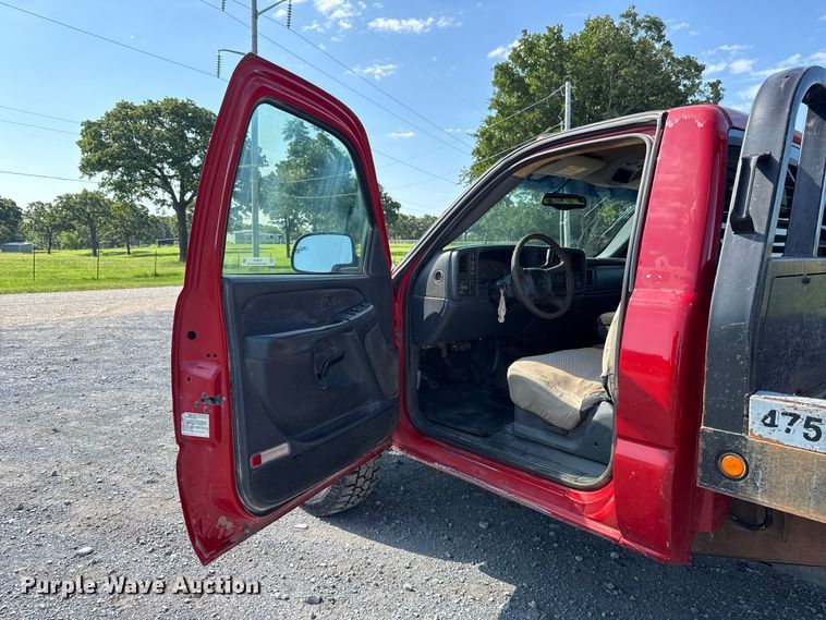 image for item ET6474 2002 GMC Sierra 2500HD bale bed pickup truck