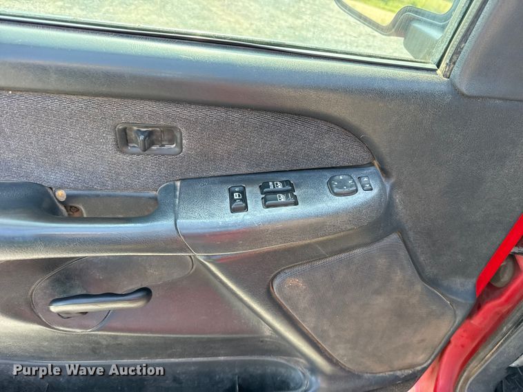 image for item ET6474 2002 GMC Sierra 2500HD bale bed pickup truck