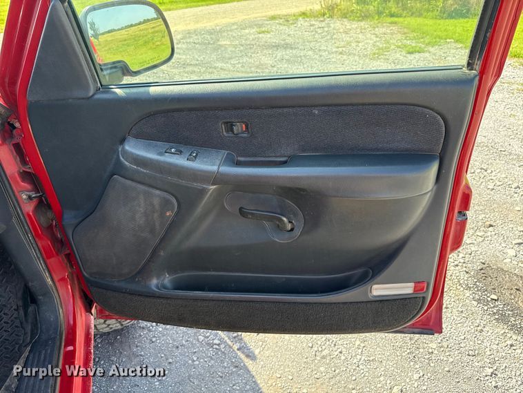 image for item ET6474 2002 GMC Sierra 2500HD bale bed pickup truck