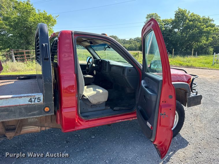 image for item ET6474 2002 GMC Sierra 2500HD bale bed pickup truck