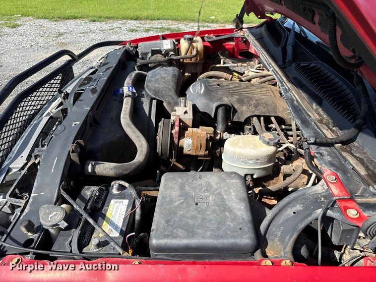 image for item ET6474 2002 GMC Sierra 2500HD bale bed pickup truck