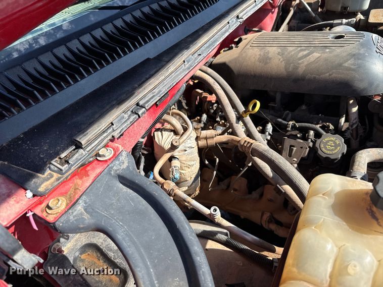 image for item ET6474 2002 GMC Sierra 2500HD bale bed pickup truck