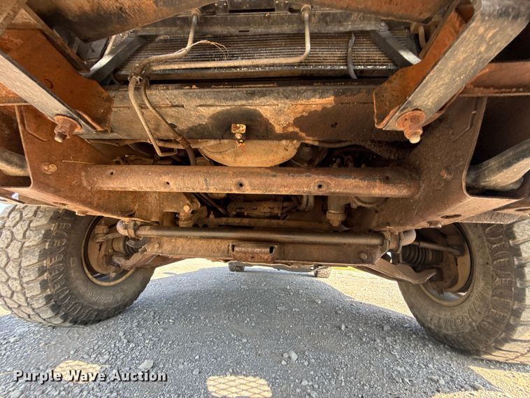 image for item ET6474 2002 GMC Sierra 2500HD bale bed pickup truck