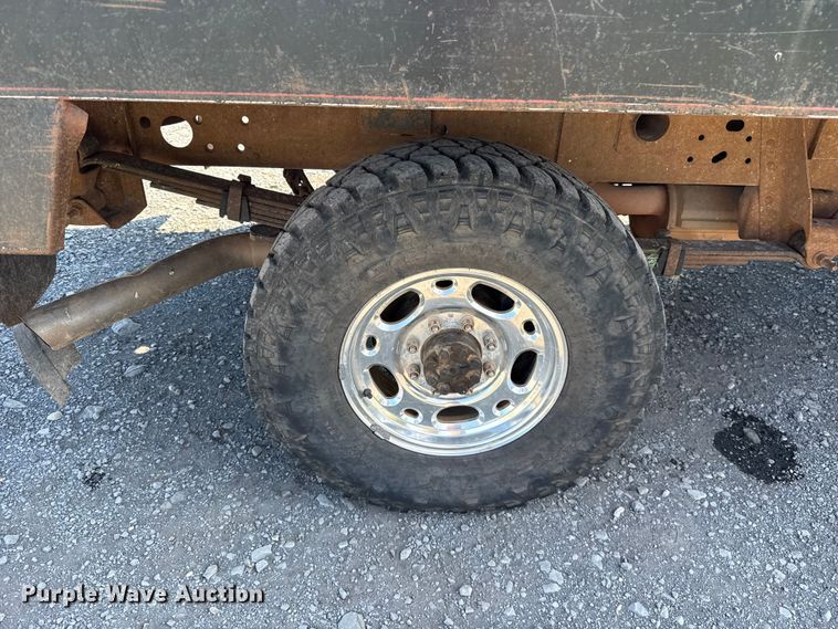 image for item ET6474 2002 GMC Sierra 2500HD bale bed pickup truck