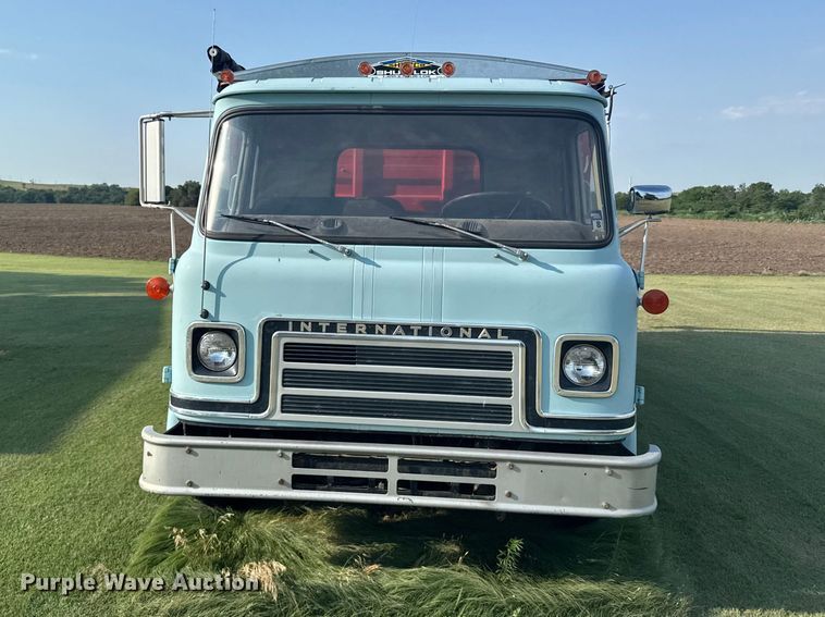 image for item EW4967 1976 International Cargostar grain truck