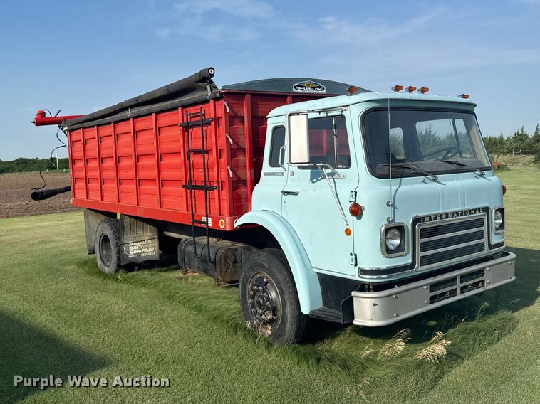 image for item EW4967 1976 International Cargostar grain truck