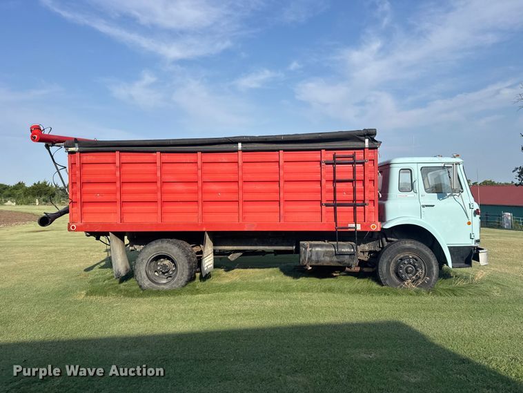 image for item EW4967 1976 International Cargostar grain truck