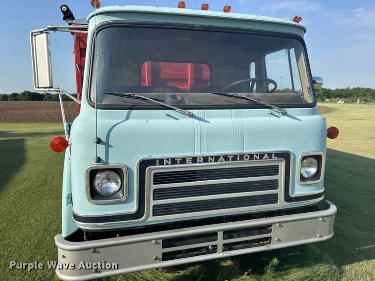 image for item EW4967 1976 International Cargostar grain truck