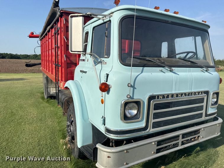 image for item EW4967 1976 International Cargostar grain truck