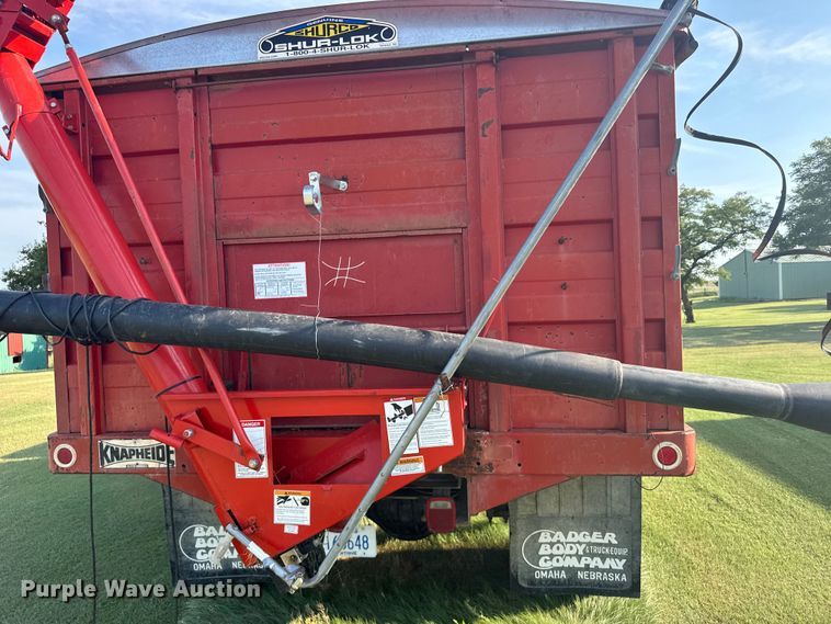 image for item EW4967 1976 International Cargostar grain truck