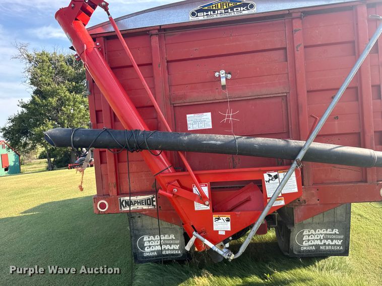 image for item EW4967 1976 International Cargostar grain truck