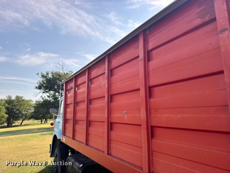 image for item EW4967 1976 International Cargostar grain truck