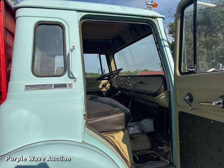 image for item EW4967 1976 International Cargostar grain truck
