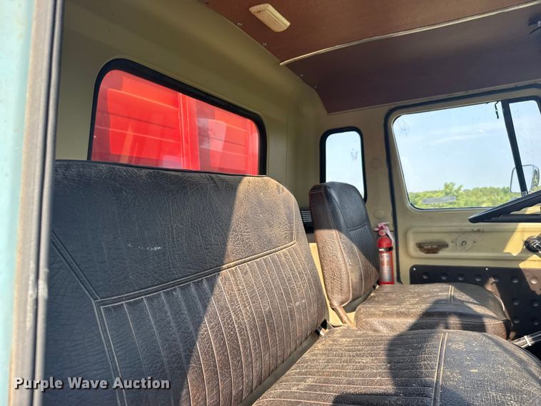 image for item EW4967 1976 International Cargostar grain truck