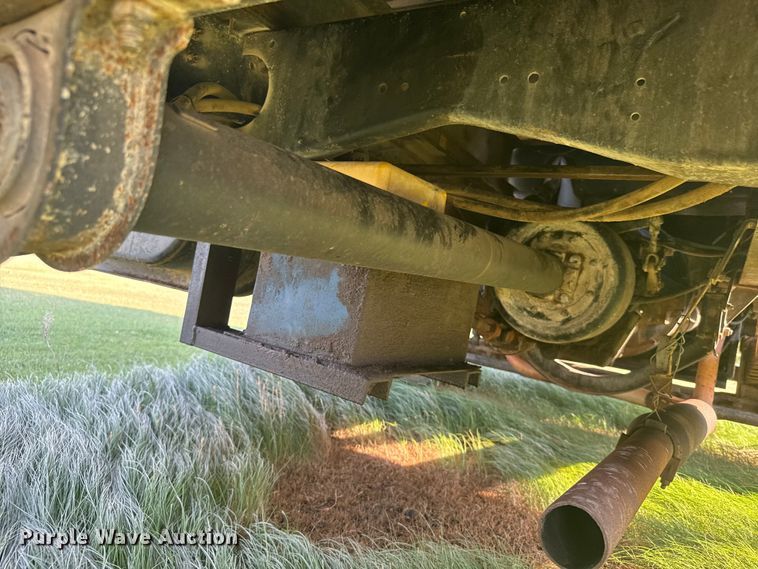 image for item EW4967 1976 International Cargostar grain truck