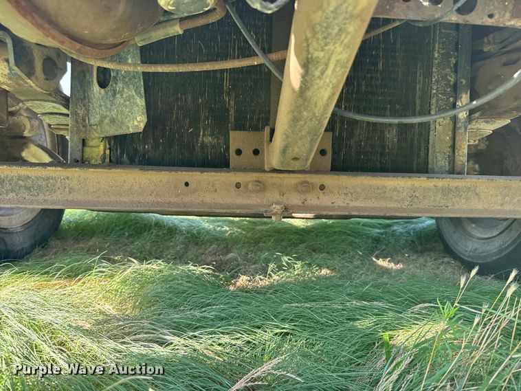 image for item EW4967 1976 International Cargostar grain truck