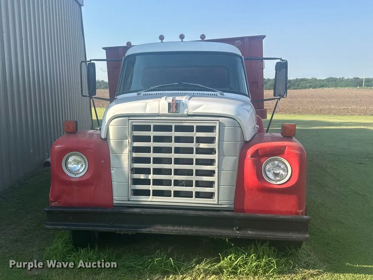 image for item EW4968 1976 International Loadstar grain truck