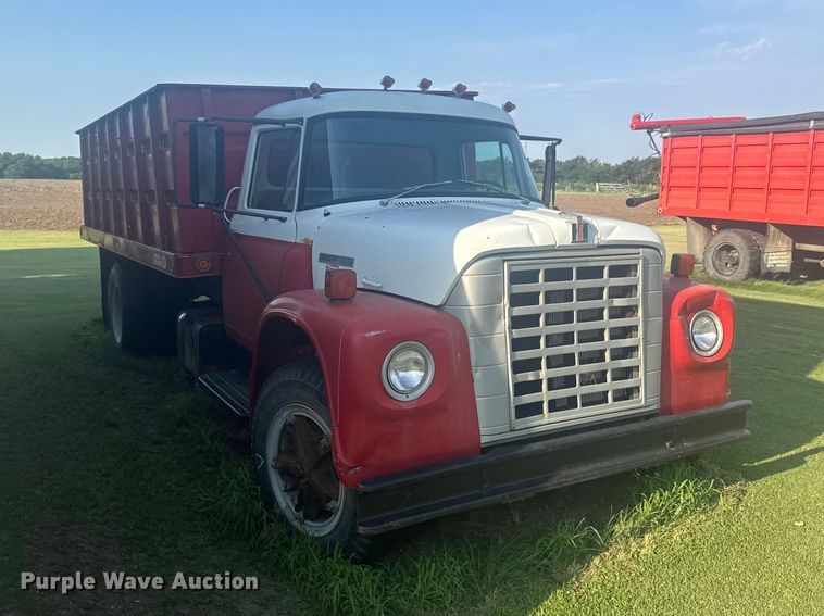 image for item EW4968 1976 International Loadstar grain truck