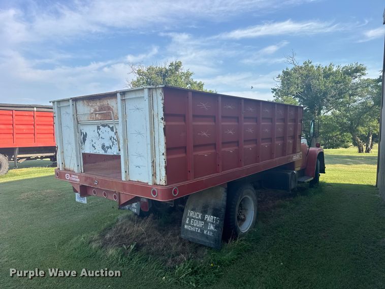 image for item EW4968 1976 International Loadstar grain truck