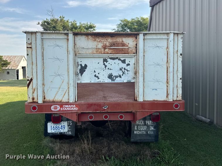 image for item EW4968 1976 International Loadstar grain truck
