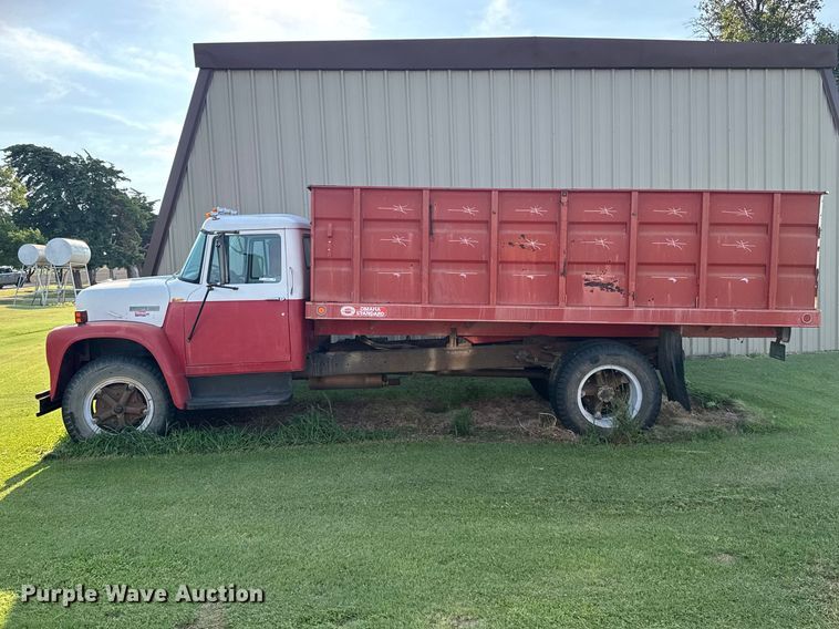 image for item EW4968 1976 International Loadstar grain truck