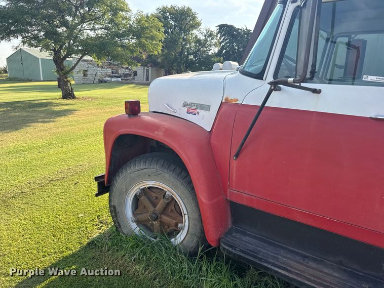 image for item EW4968 1976 International Loadstar grain truck