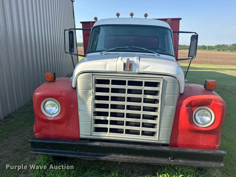 image for item EW4968 1976 International Loadstar grain truck