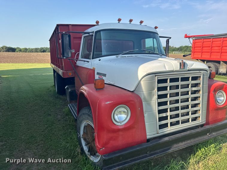 image for item EW4968 1976 International Loadstar grain truck