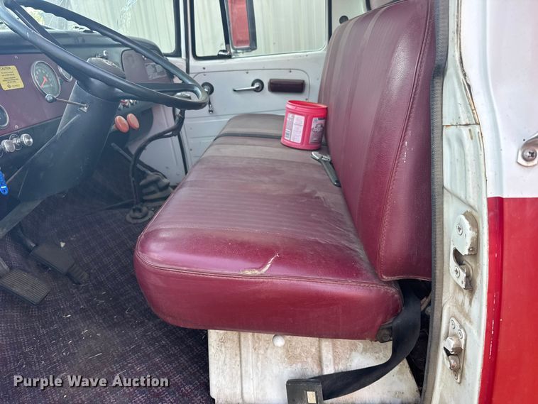 image for item EW4968 1976 International Loadstar grain truck