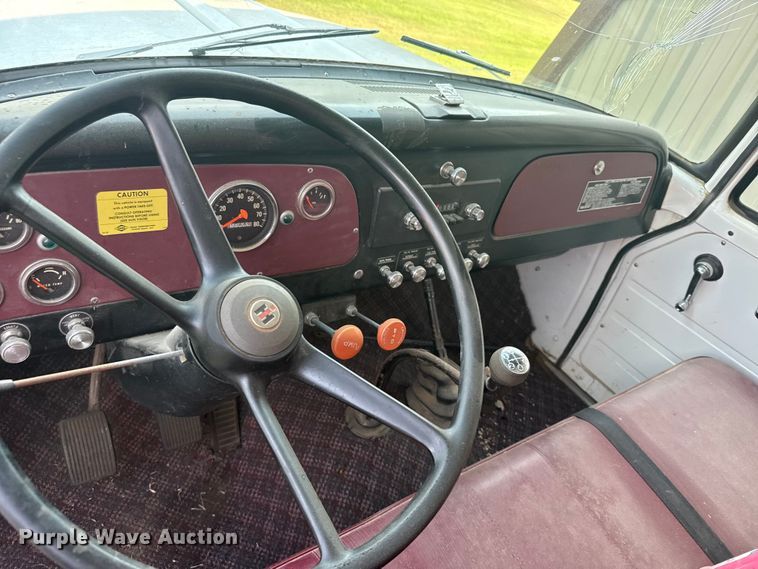 image for item EW4968 1976 International Loadstar grain truck