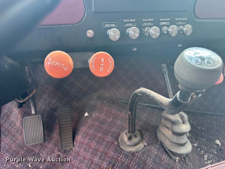 image for item EW4968 1976 International Loadstar grain truck